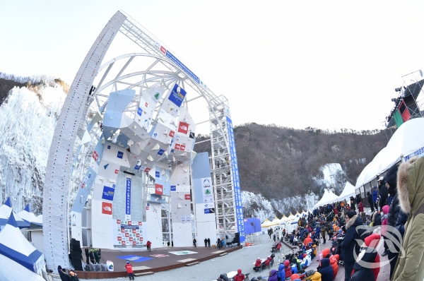 청송군 얼음골에서 개최되는 ‘2019 전국 아이스클라이밍 선수권 대회’ 경기장의 모습