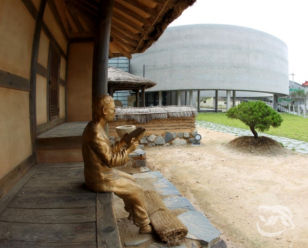 한국건축가 협회상을 수상한 함안군 손양원 목사 기념관의 모습이다.