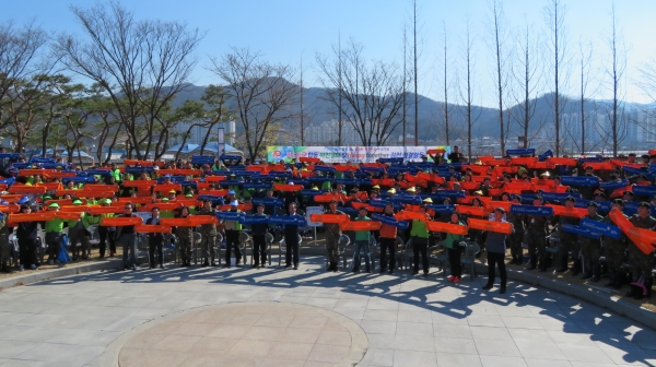 김천시에서는「세계 물의 날」기념 민·관·군 합동 하천정화활동 실시했다.