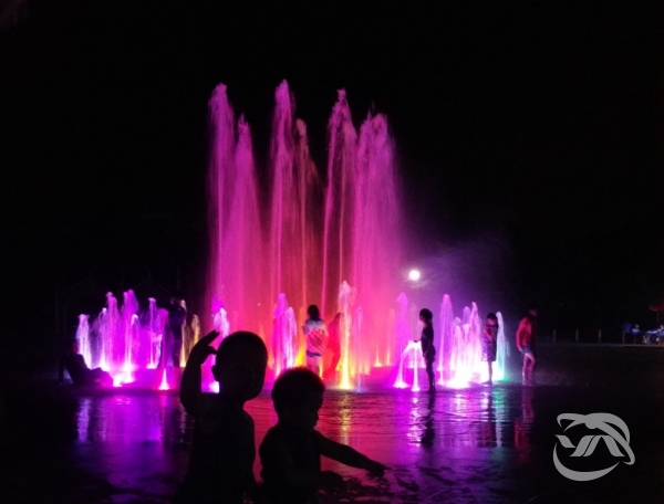 ‘2019 Hello 한여름 밤의 하모니’가 열리는 하동군 송림 분수광장  야간 조명 모습