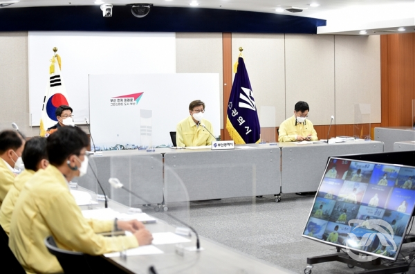 부산시 코로나19위기 총력대응을 위한 16개 구・군 단체장 긴급 영상회의 개최(사진=부산시청 제공)