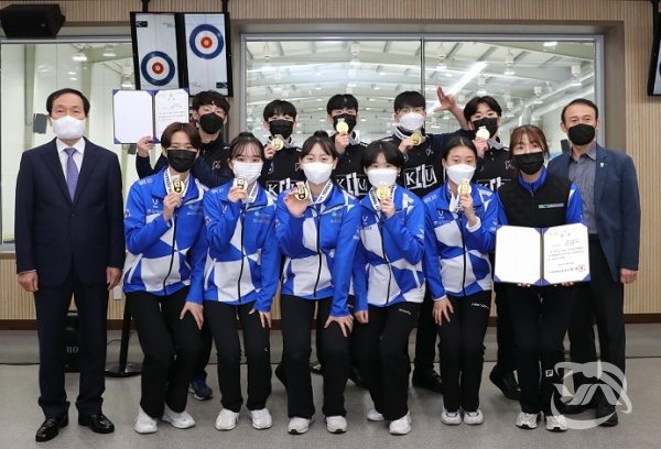한국주니어컬링선수권대회 시상식(사진=의성군청 제공)